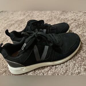 Vionic women’s  Black Sneakers